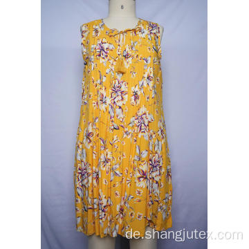 Ärmelloses Kleid mit vorderen Falten